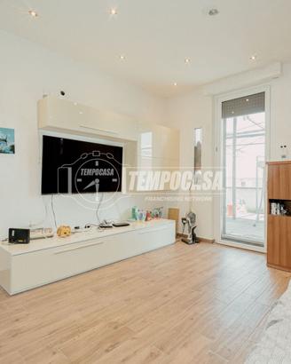 4 LOCALI CON AMPIO TERRAZZO DI 130 MQ SENZA SPESE