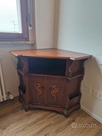 Mobile Angoliera Porta TV in Legno con Intagli