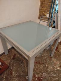 tavolo vetro e cromato 