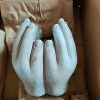 Vaso mani in Cemento by Enzo de Gasperi 