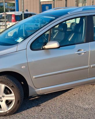 Peugeot 307 SW 1.6  Benzina interni in Pelle