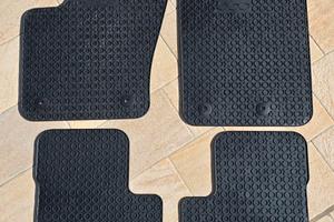 Tappetini in gomma e vasca baule Fiat 500X