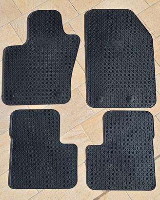 Tappetini in gomma e vasca baule Fiat 500X