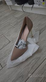 scarpe nuove camoscio beige tacco a spillo mai