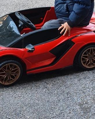 Macchina per bambini con telecomando 