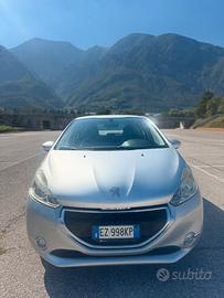 Peugeot 208 Neopatentati
