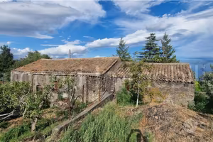 Terreno con fabbricato a Vena - Piedimonte Etneo