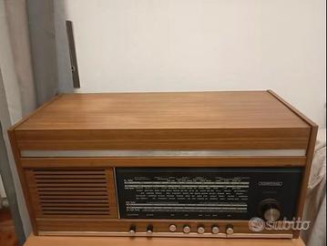 radio d'epoca con giradischi