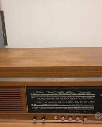 radio d'epoca con giradischi