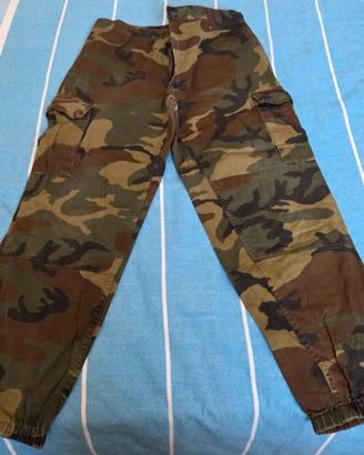 Pantaloni militari