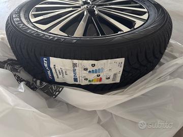 4 cerchi e gomme invernali Aygo X 176-65-17