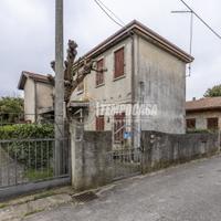 Proprietà indipendente con magazzino di 123mq e do