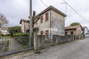 Proprietà indipendente con magazzino di 123mq e do