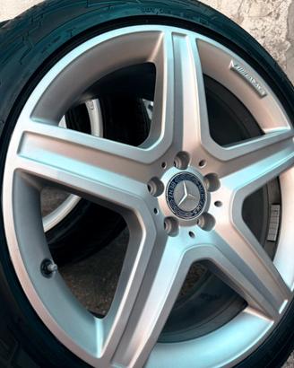 Cerchi in lega 19 Mercedes AMG con pneumatici
