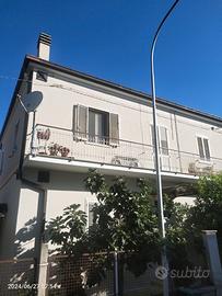Torre de' passeri - ampio appartamento ristruttura