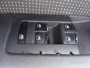 Pulsantiera anteriore sx AUDI A3 anno 2006 5 porte