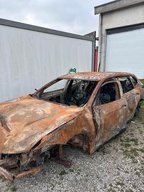 VW PASSAT 07/2025 INCENDIATA