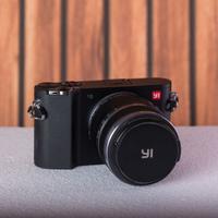 Mirrorless YI-M1 con obiettivo 12-40mm