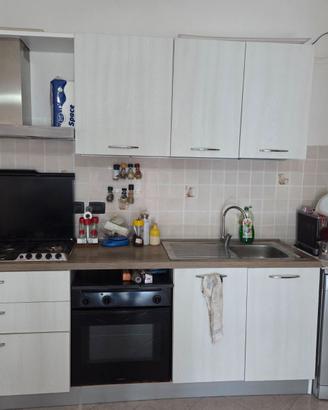 Cucina completa di elettrodomestici