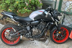 YAMAHA MT 07 DEPO (incidentata)