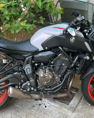 YAMAHA MT 07 DEPO (incidentata)