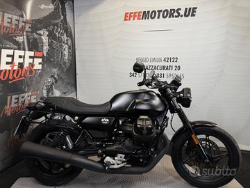 Moto Guzzi V7 2023 "tua a 99 euro al mese"