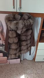 smanicato di volpe con giacca in pelle