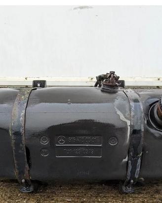 serbatoio autocarro Mercedes