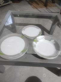 set di piatti da campeggio 