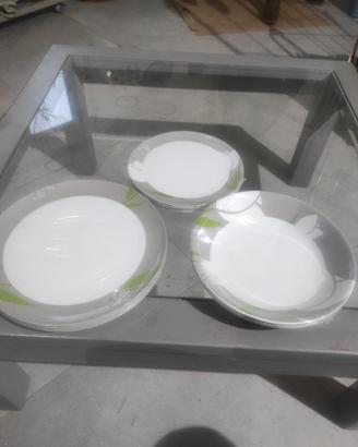 set di piatti da campeggio 