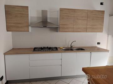 Cucina Moderna Lineare con Elettrodomestici BEKO