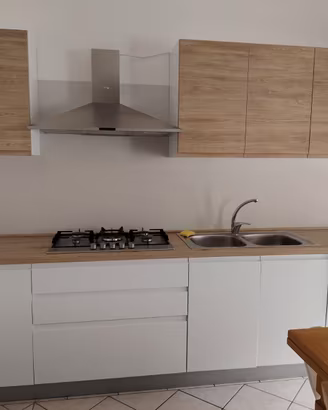 Cucina Moderna Lineare con Elettrodomestici BEKO