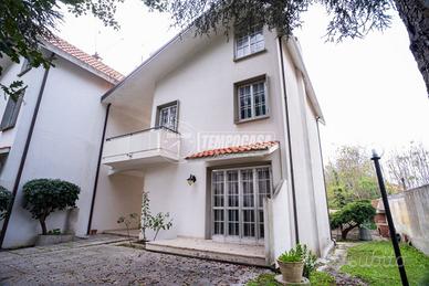 VILLETTA A SCHIERA INDIPENDENTE ZONA TRAVE!!!