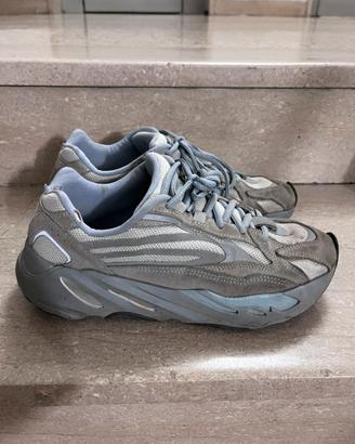 Yeezy Boost 700 V2 Hospital blue 40,5eu