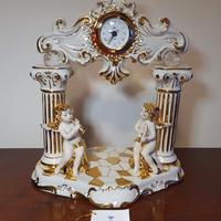 porcellana con orologio