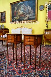 Coppia di tavolini- comodini ovali a tre cassetti