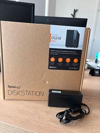 Synology DS218 (NAS 2 baie) — con scatola original