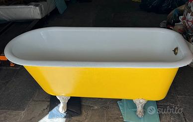 Vasca antica in ghisa con piedini