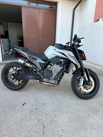 Moto KTM 790 Duke