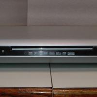 Lettore DVD Akai DV-PX7580