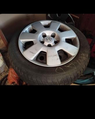 Cerchi in ferro 16" con gomme invernali e catene
