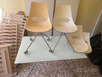 Tavolo scrivania con sedie calligaris