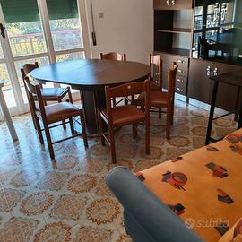 Tavolo rotondo allungabile con 6 sedie