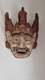 maschera etnica  orientale in legno