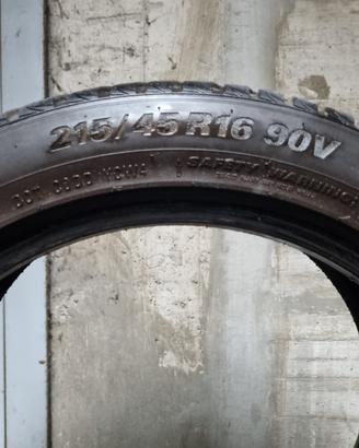 Gomme Invernali Kumho 215 45 R16