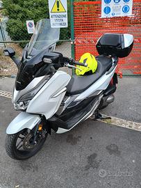 Honda forza 300 