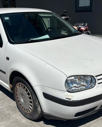 VOLKSWAGEN GOLF per ricambi usati