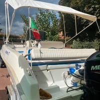 Barca motore fuori bordo