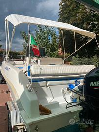 Barca motore fuori bordo