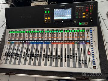 Mixer, microfoni, impianto audio e luci